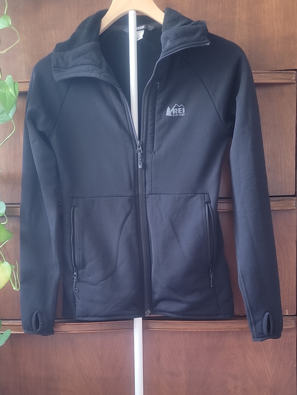 REI Women's Black Ski Softshell Full Zip Hoodie Jacket  with Thumbhole Cuffs